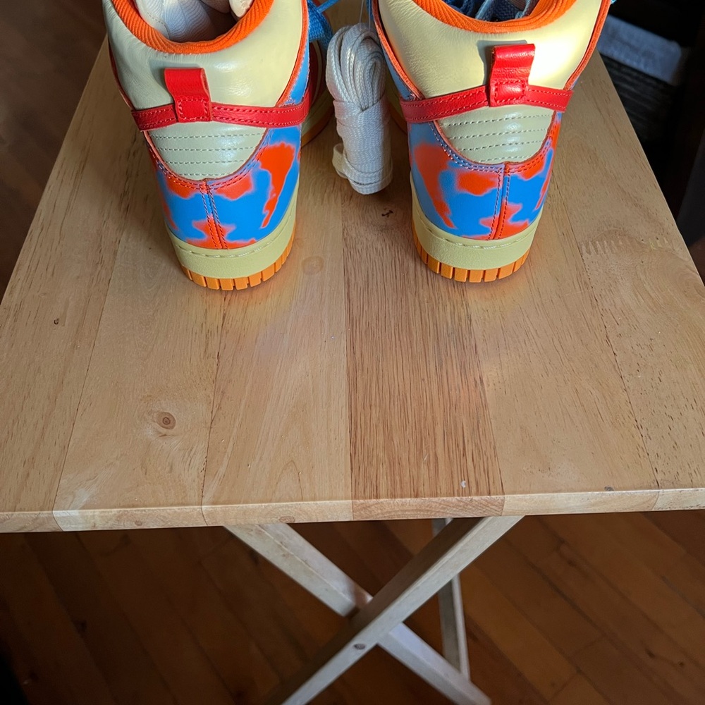 Nike Dunk boys size 5, women’s 6.5 Sneakers in Blue, Orange, and Cream - Picture 3 of 4